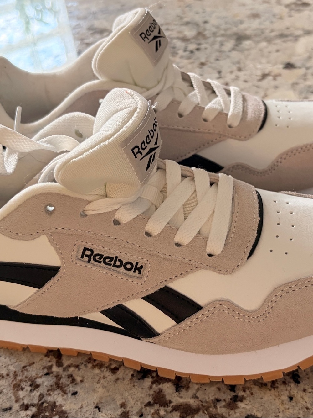 Reebok Women’s Classic Trainers in White & Light Gray. Woman Size 8. Like-New.